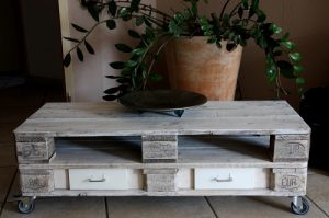 Kredens w stylu Shabby z euro palet bialy