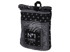 Rucksack mit Rollverschlu Paisley No1 cares at all schwarz/weis