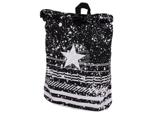 Rucksack mit Rollverschlu Stern und Muster schwarz/weiss